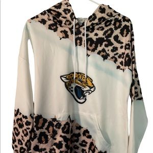 Jacksonxille Jaguars Womans Jaguar Print Hoodie Size M